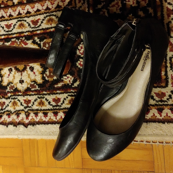 Fergilicious by Fergie leather shoes - black - Size 10-fits 91/2 - Picture 7 of 7